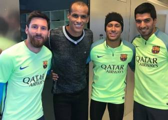 Rivaldo visita a la MSN en el entrenamiento del Barcelona