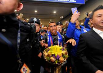 Locura por Carlos Tévez en su llegada a China