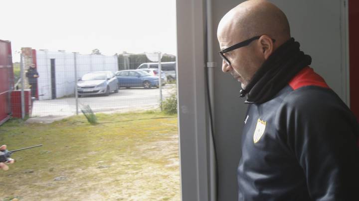 Sampaoli: "I try to fight against 'office worker' players"
