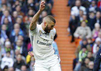 Benzema subtitution provokes whistles and applause