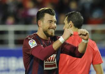 Fulham consider paying Sergi Enrich's release clause