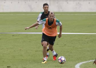 El Betis le busca salidas a Zozulya y piensa en Bakkali