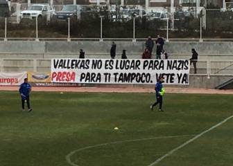 Pancarta de la afición rayista. 