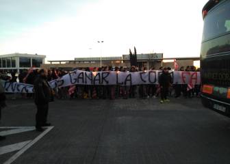 Atleti fans see the team off at Cerro del Espino