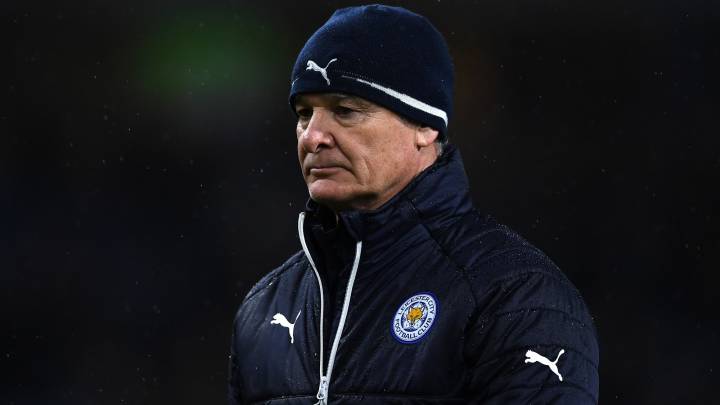 Claudio Ranieri, mánager del Leicester City, muestra su decepción después de que su equipo perdiese en Premier League contra el Burnley en el Turf Moor.