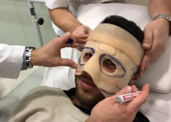 Rafinha muestra su máscara y se ofrece como superhéroe