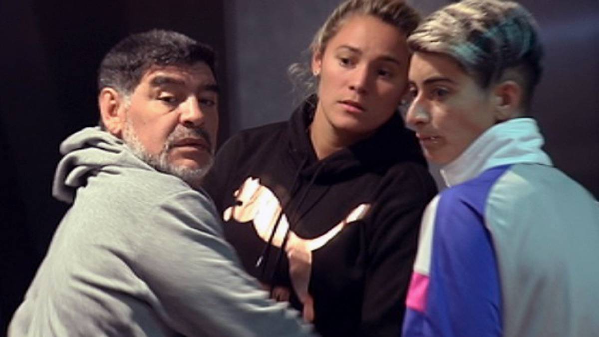Interrogan a Maradona por una presunta agresión a su pareja