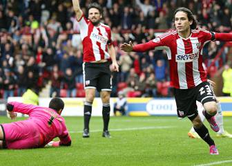 Jota Peleteiro lidera la victoria del Brentford con un hat-trick