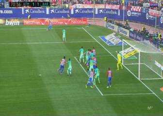 El Barça pidió fuera de juego de Saúl en el gol de Godín