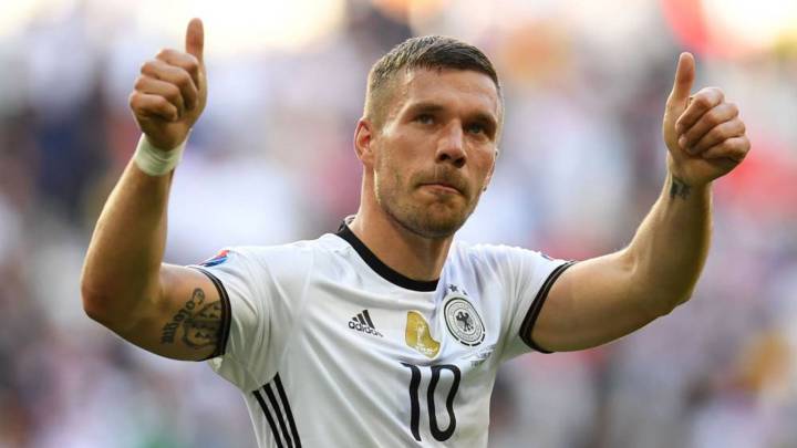 Low convoca a Podolski para su despedida con la selección