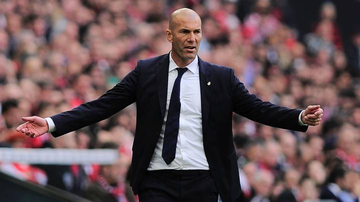 Real Madrid's French coach Zinedine Zidane gestures during the Spanish league football match Athletic Club Bilbao vs Real Madrid CF at the San Mames stadium in Bilbao on March 18, 2017.