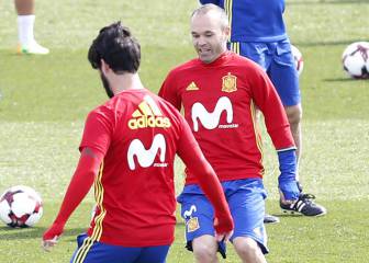 Iniesta with a wink in Isco's direction: 