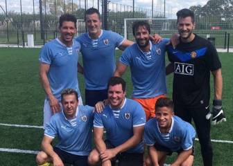 Simeone, protagonista al posar con un condenado y la camiseta de Uruguay