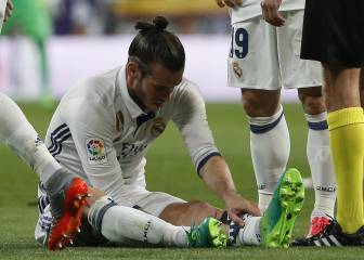 Bale lasts just 35 minutes in Clásico before calf injury flares