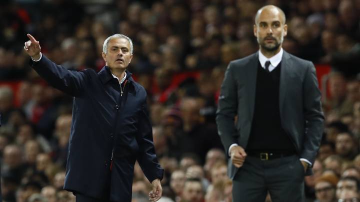 José Mourinho y Pep Guardiola, durante un duelo entre Manchester United y Manchester City.