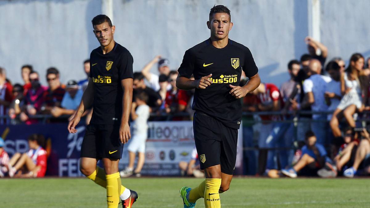 Theo y Lucas, en un partido de pretemporada con el Atlético.