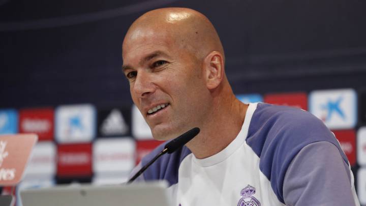 Zidane: "No hay debate, James está aquí con nosotros"
