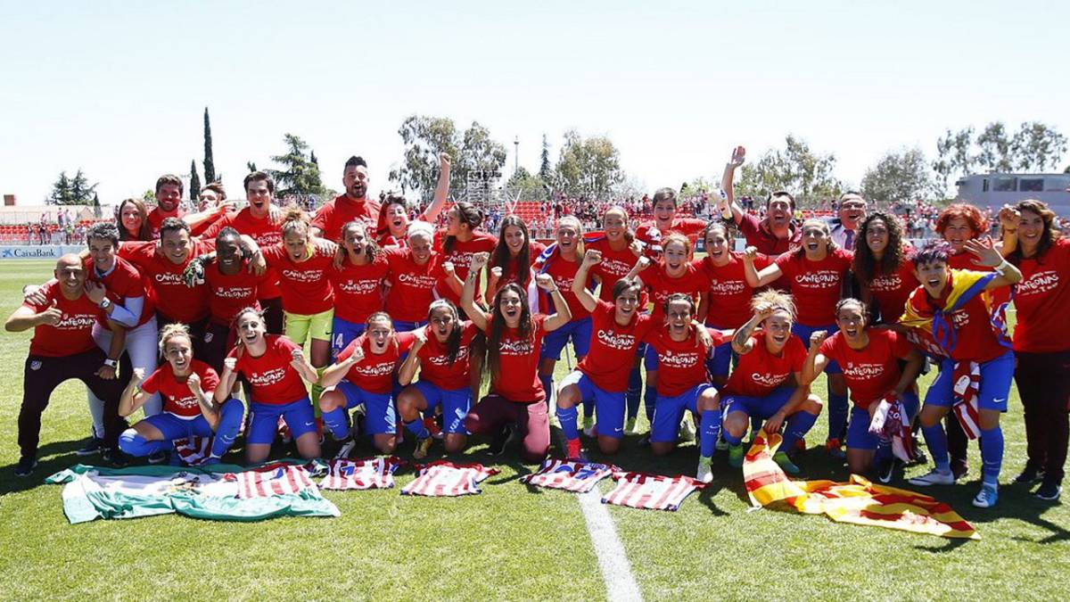 Las jugadoras del Atlético celebran el título. 