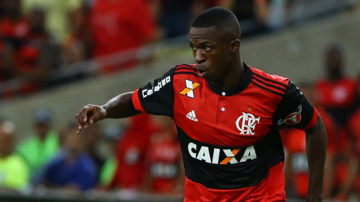 Vinicius por fin deja detalles de calidad con el Flamengo