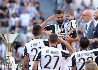 El general Rincón se gana el cariño de la afición de la Juve