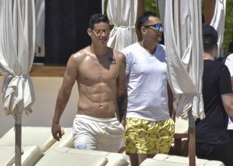 James Rodríguez se relaja en Ibiza antes de decidir su futuro