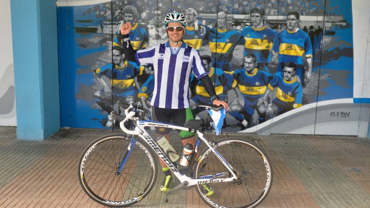 El aficionado del Alavés que viaja en bici desde Vitoria a Madrid. 