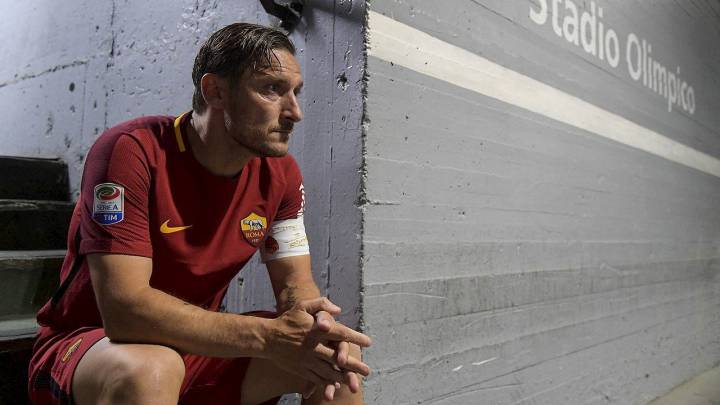 Totti recibe distinción de la UEFA por su carrera