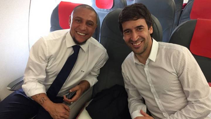 Raúl y Roberto Carlos, en el avión a por la Duodécima