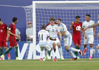 Uruguay a semifinales, con su portero como la gran figura