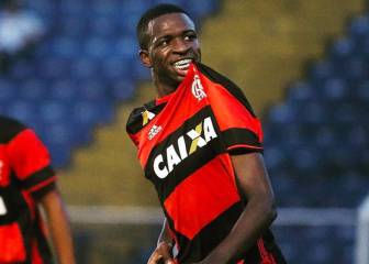 Los padres de Vinicius, en La Masía antes de ser del Madrid