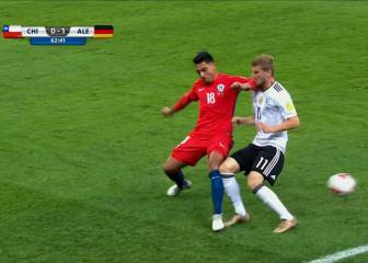 Jara escapes red for blatant elbow as VAR flaws remain