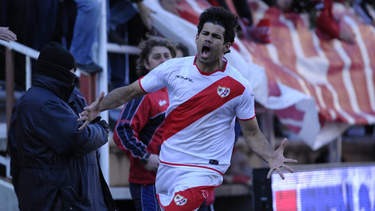 Diego Costa esulta dopo aver segnato un gol con il Rayo Vallecano. Foto: Rafa Aparicio, Diario AS.
