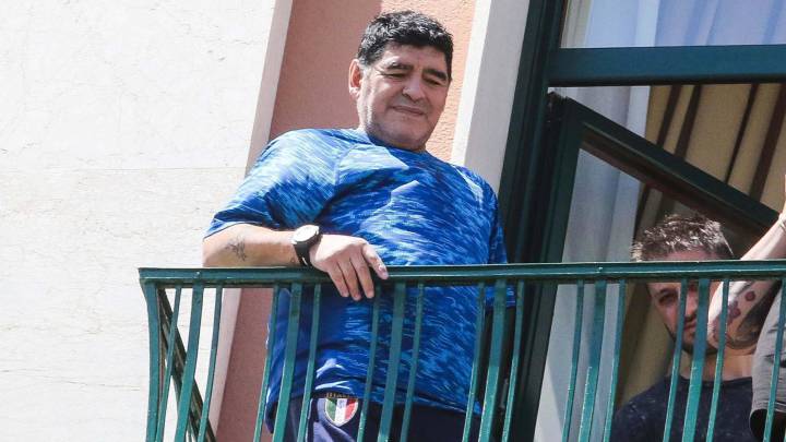 El exfutbolista argentino Diego Maradona, a su llegada a Nápoles.