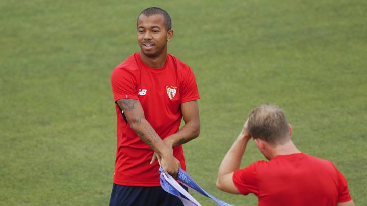 Mariano en un entrenamiento con el Sevilla