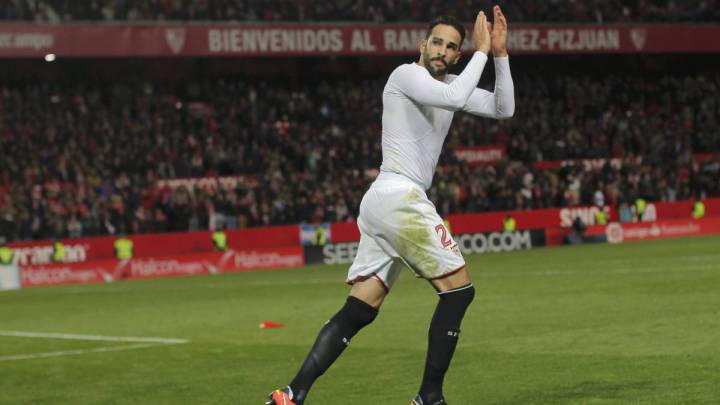 Adil Rami durante un partido con el Sevilla. 