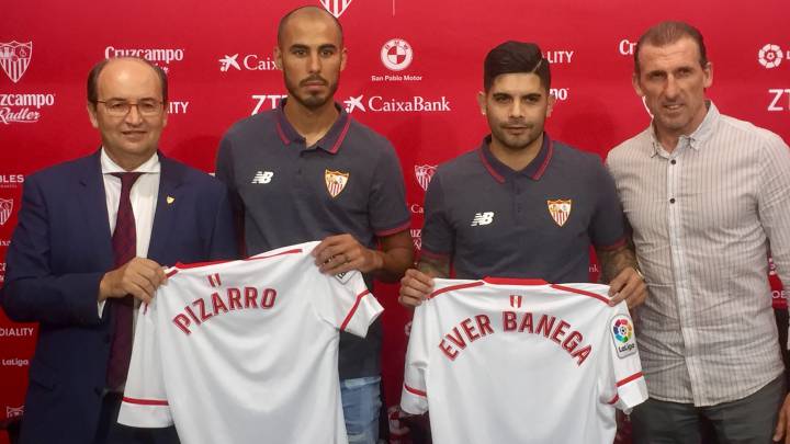 El Sevilla presenta a Pizarro y Banega al tiempo que confirma la renovación de Vitolo por cinco campañas ante el interés del Atlético de Madrid.