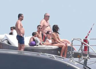 Spanish tax agency operatives inspect Cristiano's yacht