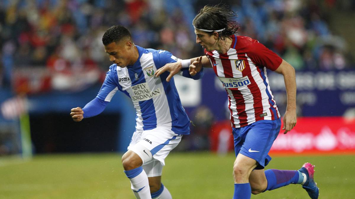 Darwin Machís y Filipe Luis en un enfrentamiento Leganés-Atlético