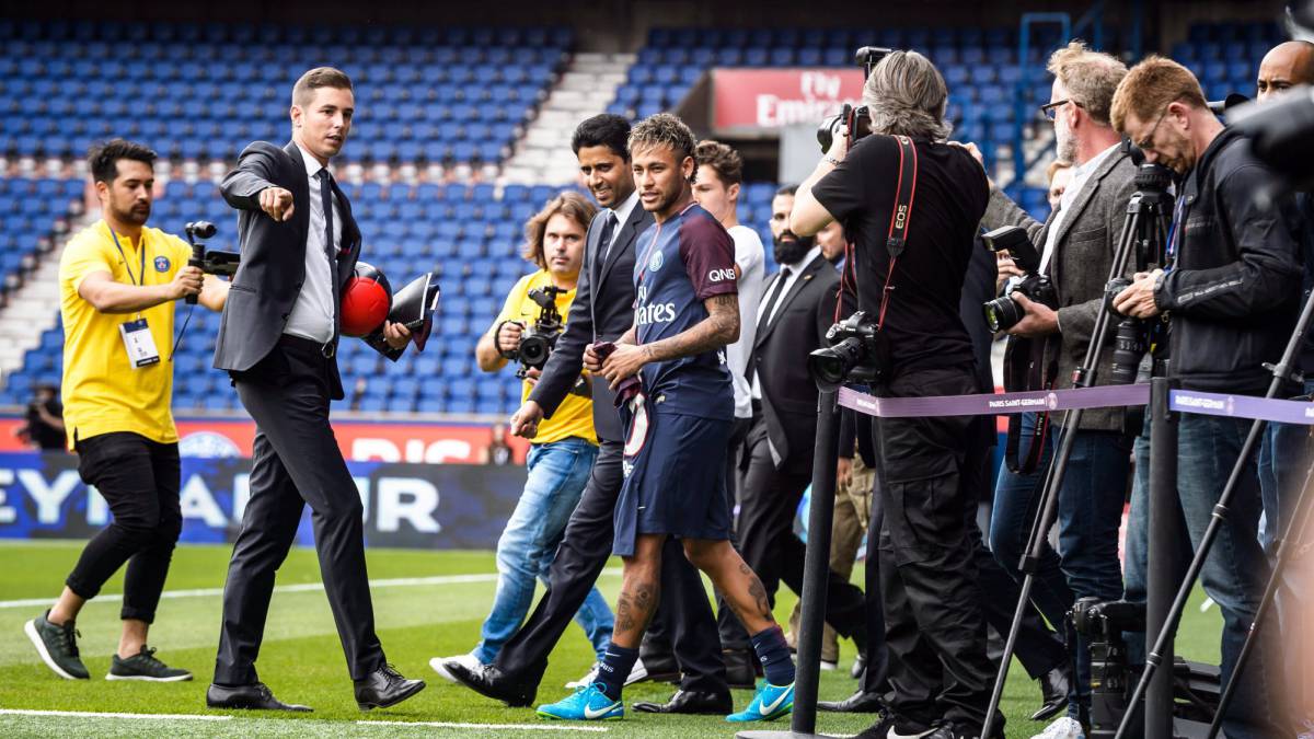 WATCH Neymar's introduction to the PSG fans  AS.com