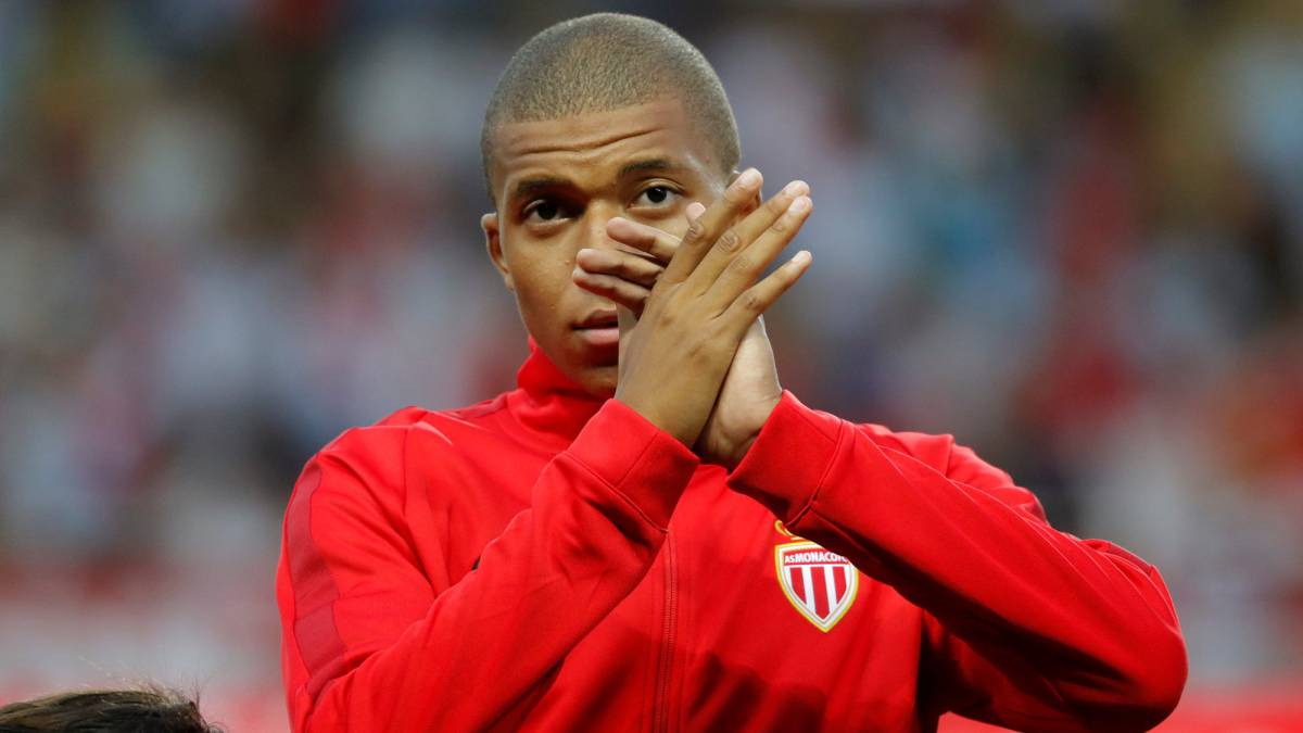 Mbappé en un partido con el Mónaco