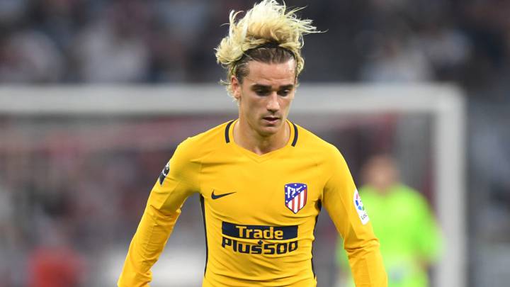Atletico Madrid's French striker Antoine Griezmann plays the ball the final Audi Cup football match between Atletico Madrid and FC Liverpool in the stadium in Munich, southern Germany, on August 2, 2017.
