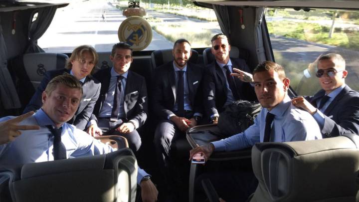 Kroos, Kovacic, Benzema, Sergio Ramos, Ceballos y Lucas Vázquez en el autobús del Real Madrid.