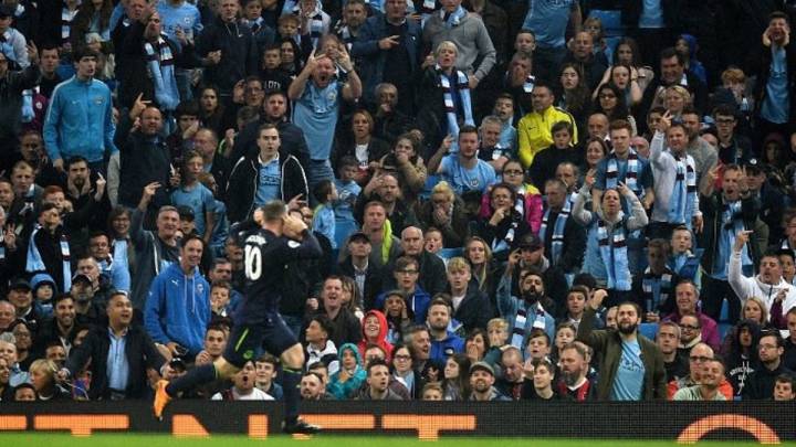 Rooney provoca a la afición del Manchester City tras el partido