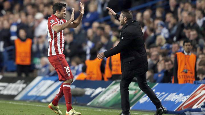 Costa y el Cholo celebran un gol en la semifinal de la Champions