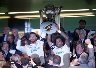 Real Madrid get their hands on the LaLiga trophy at last