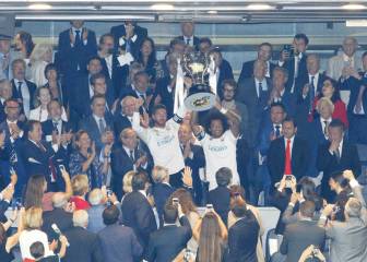 Real Madrid finally presented with 2016/17 LaLiga trophy