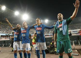 Pepe Reina salutes San Paolo in tears amid PSG interest