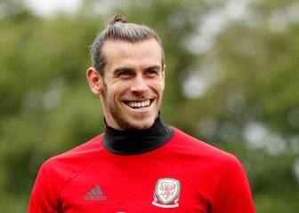 Bale sí sonríe con Gales...