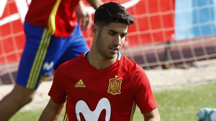Lopetegui tries out Asensio as a false nine with five in behind