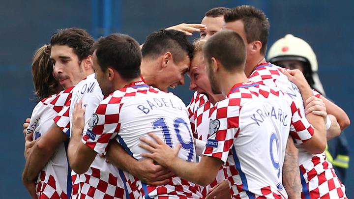 Los jugadores croatas celebran el único gol del partido. 